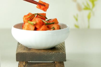 Jak uratować przesolone kimchi? 5 sprytnych sposobów na neutralizację smaku i odzyskanie fermentowanej kapusty - 19 2025