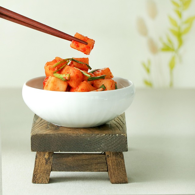 Jak uratować przesolone kimchi? 5 sprytnych sposobów na neutralizację smaku i odzyskanie fermentowanej kapusty - 1 2025