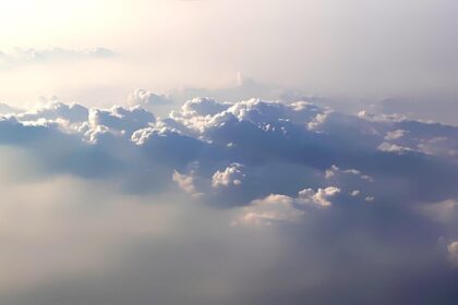 **Ochrona reliktowych populacji torfowisk wysokogórskich w Tatrach: Czy turystyka zrównoważona może być kluczem do zachowania unikalnych ekosystemów?** - 1 2025