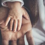 **"Emocjonalne Outsourcing Rodzicielski: Jak platformy dla dzieci YouTube i TikTok kształtują rozwój emocjonalny i społeczne relacje w rodzinach?"** - 5 2025