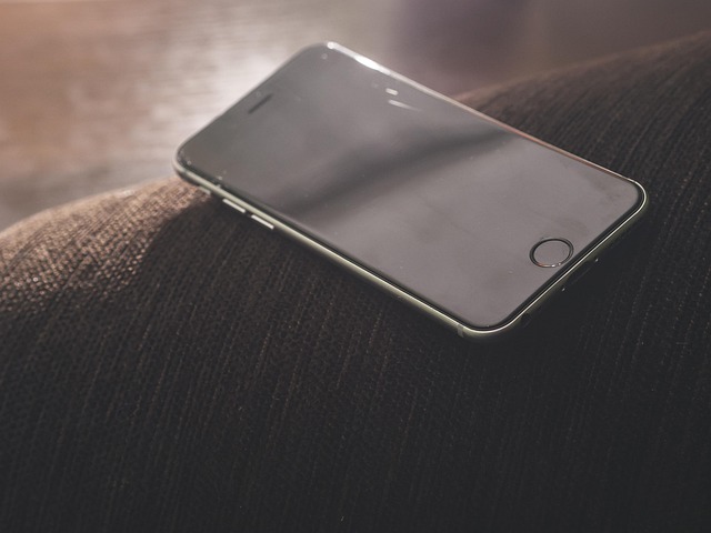 ** Porównanie popularnych narzędzi do archiwizacji danych mobilnych z uwzględnieniem kosztów i funkcjonalności (Google Drive, iCloud, Dropbox, dedykowane rozwiązania). - 1 2025