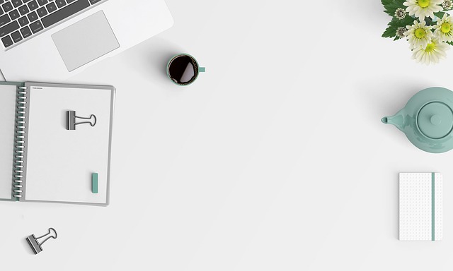 **"Digital Decluttering" dla umysłu: Jak świadome ograniczanie bodźców online wpływa na kreatywność i efektywność?** - 1 2025