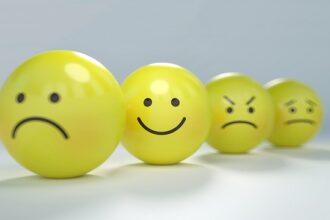 **Efekt Wertera w dobie mediów społecznościowych: Jak radzić sobie z zaraźliwością emocjonalną i budować odporność psychiczną w relacjach online?** - 7 2025