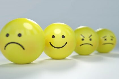 **Efekt Wertera w dobie mediów społecznościowych: Jak radzić sobie z zaraźliwością emocjonalną i budować odporność psychiczną w relacjach online?** - 13 2025