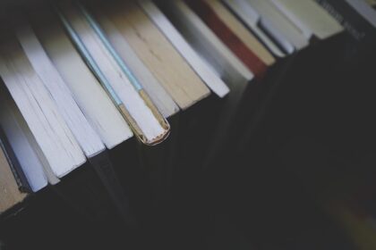Książki jako narzędzie zmiany społecznej: Jak literatura wpływa na nasze myślenie - 1 2025